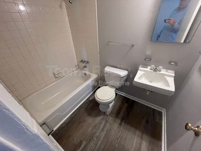 Foto del edificio - 400 E Northern Blvd