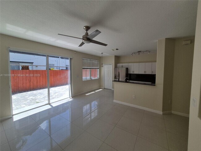 Foto del edificio - 7673 NW 116th Ave