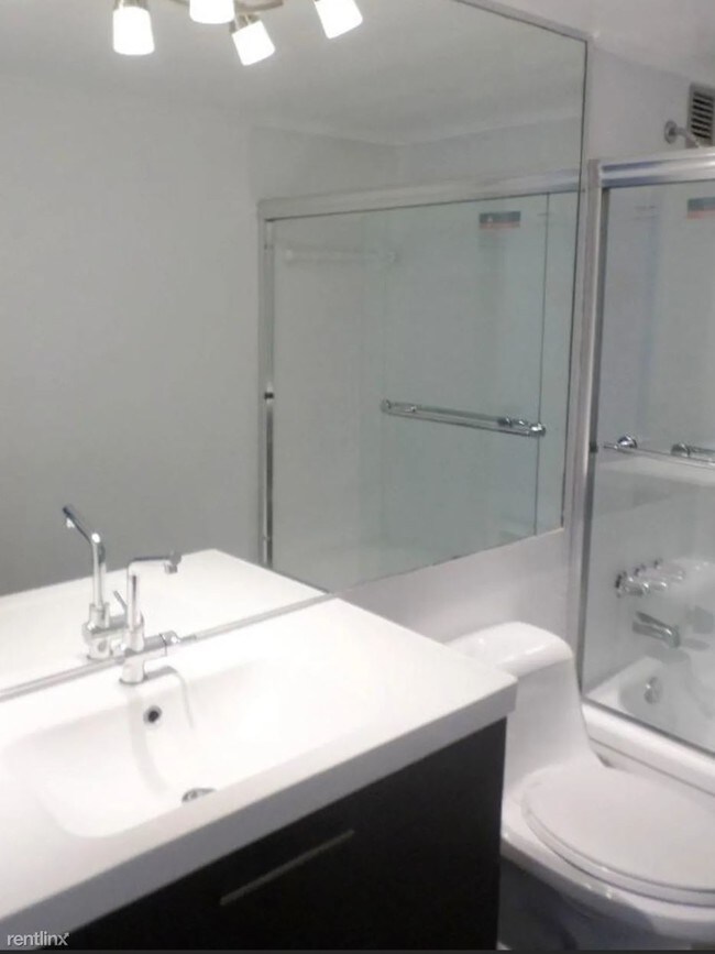 Building Photo - Studio, 1 bath  - 6760 Indian Creek