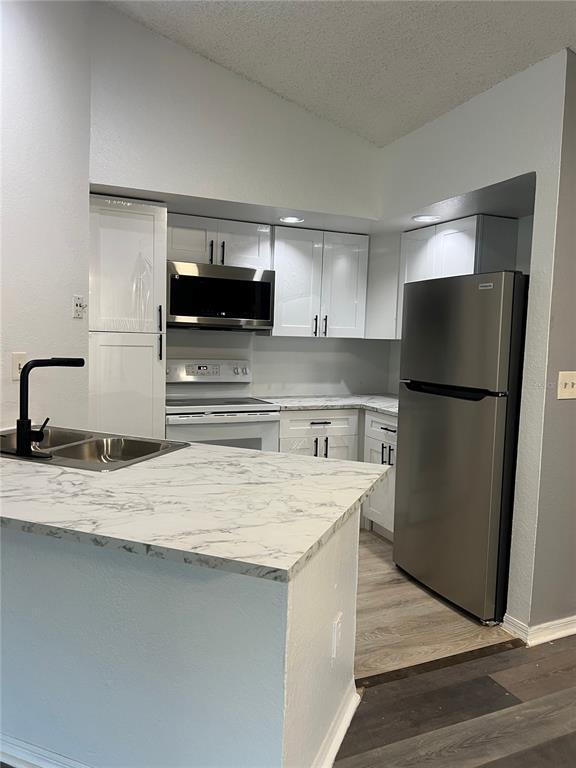 Foto del edificio - 4536 Commander Dr