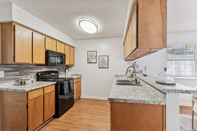 Building Photo - West Towne Cottages