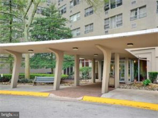 Foto del edificio - 1030 E Lancaster Ave