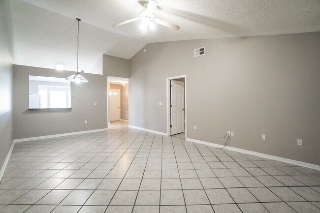 Foto del edificio - MOVE IN SPECIAL-3/2 Villa located in Canoe...