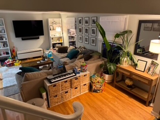 Building Photo - Relaxing and spacious kid friendly house