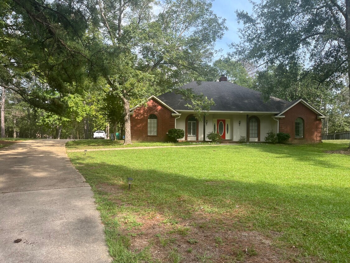 Primary Photo - 170 Peachtree Dr