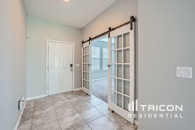 Foto del edificio - 937 Hilltop Park Ct