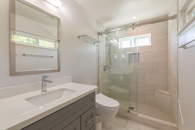 Building Photo - 987 Springfield Dr