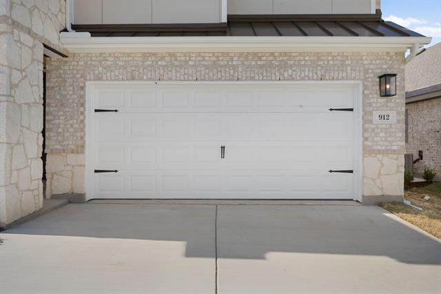 Building Photo - 912 Alberta Spruce Rd