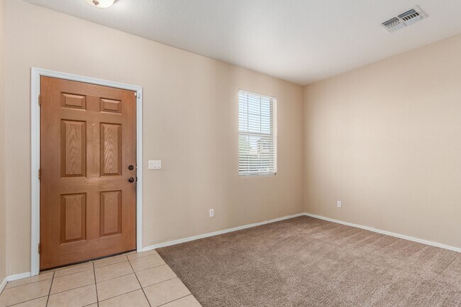 Foto del edificio - Welcome to Your Dream Home in Laveen Farms!