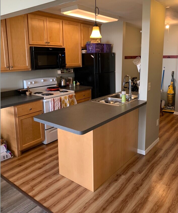 Foto principal - 808 13th Ave SE