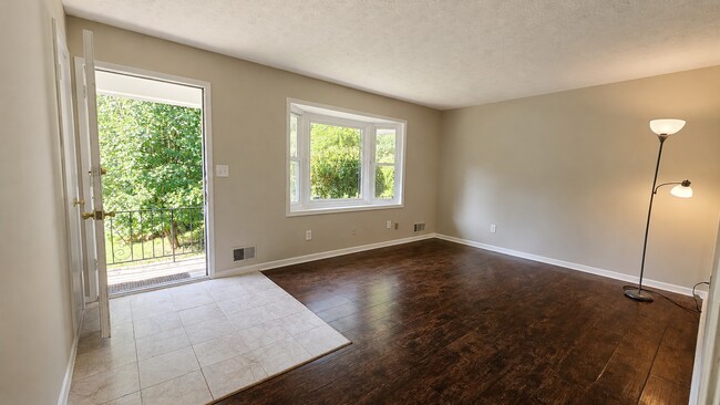 Living room - 2323 Jomarc Way