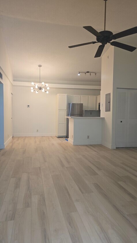 Foto principal - 611 Lyons Rd