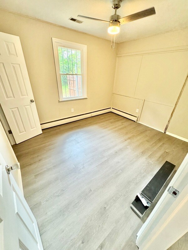 Building Photo - 483 Forest Ln