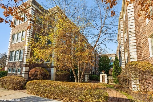 Building Photo - 433 N Lombard Ave