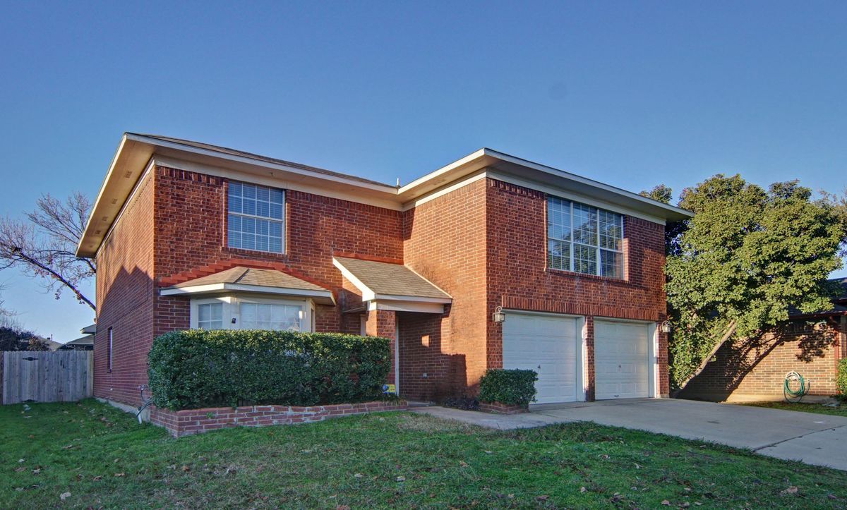 Foto principal - 1049 Highland Station Dr
