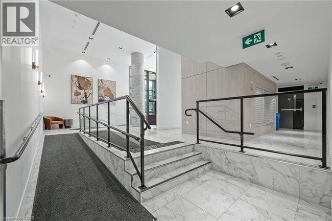 Photo du bâtiment - 15 Wellington St S