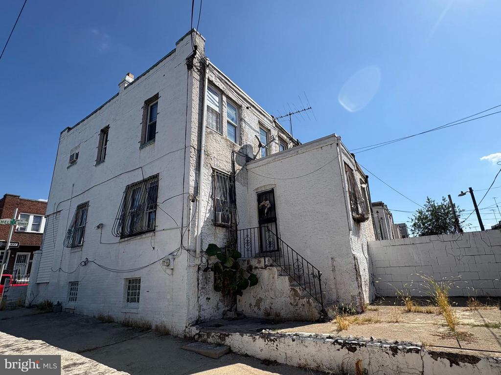 Primary Photo - 198 W Thelma St