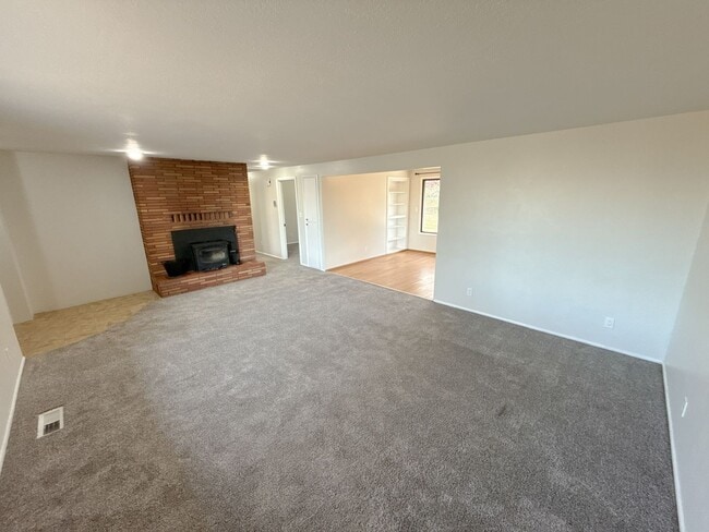 Building Photo - 3 Bedroom, 2 bath house in Moyina Heights