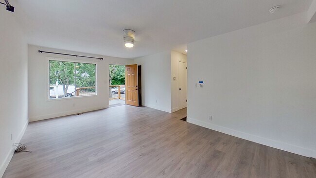 Building Photo - Charming Renovated Ranch 3 Bed + 2 Bath House! Washer & Dryer! Located in Portland's SE Brooklyn ...