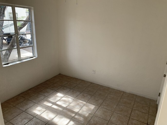 Building Photo - 302 W. Flores Street #10