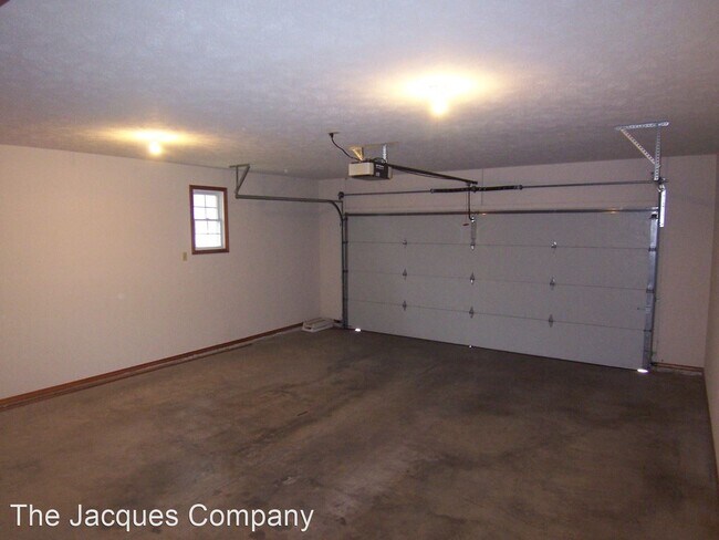Building Photo - 3233 W Greenwood St