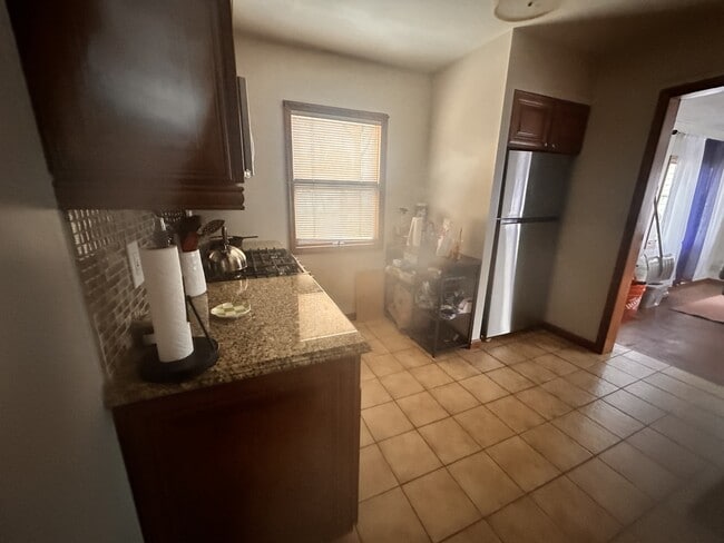 Building Photo - 551 Emerson St