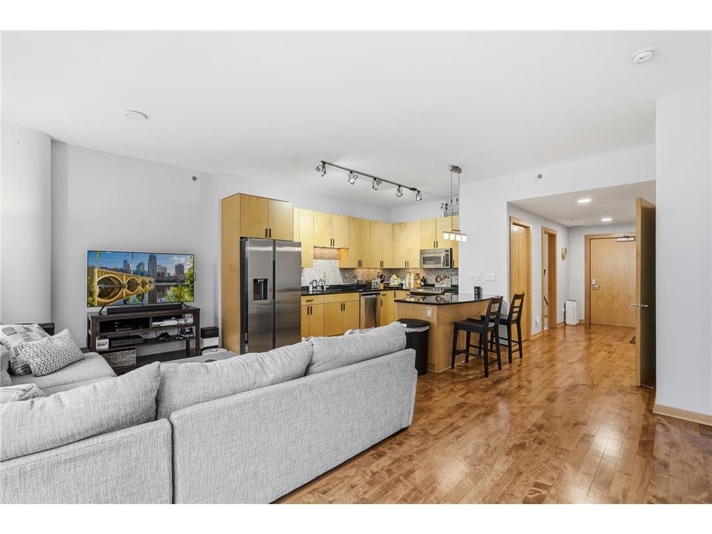 Foto principal - 215 10th Ave S