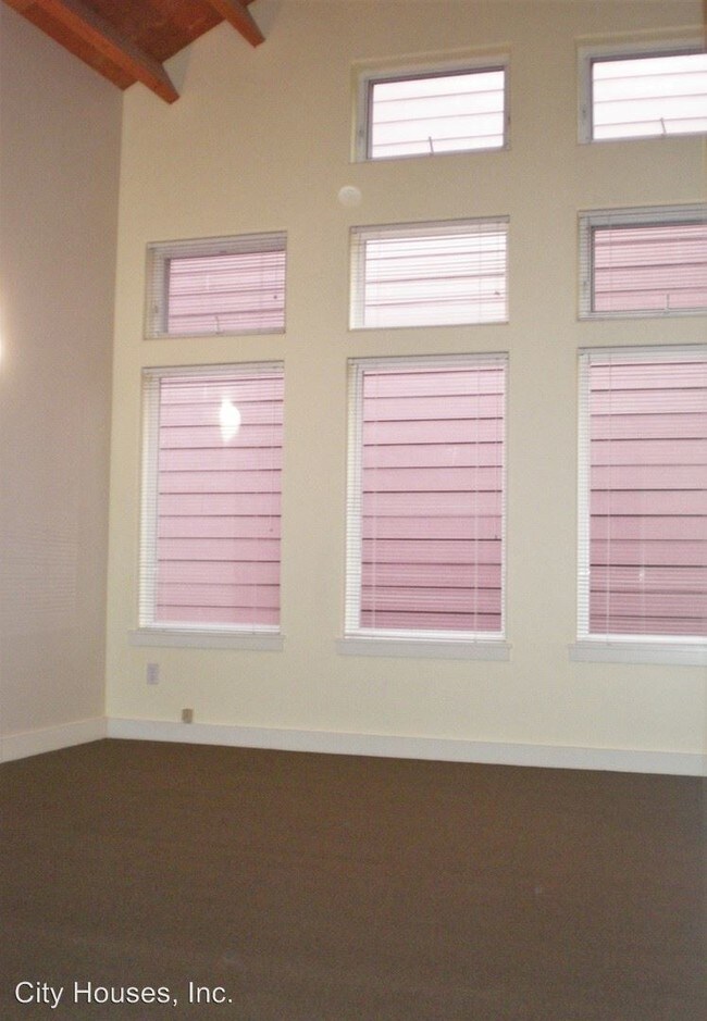 Building Photo - 2533 NW Thurman St