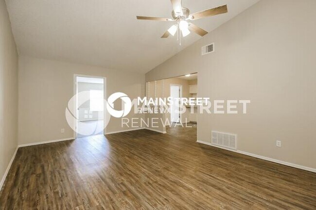 Foto del edificio - 4 Bedroom Pet-Friendly Home in Edmond, OK with Main Street Renewal