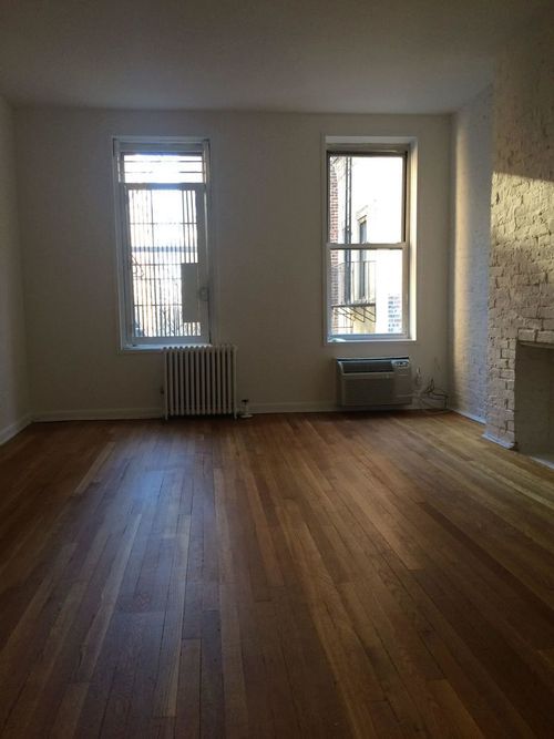 Primary Photo - 1616 York Ave