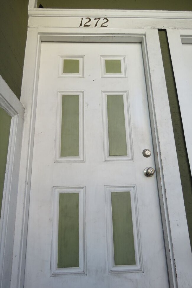 Building Photo - 3 Bedroom in the Sunny Mission
