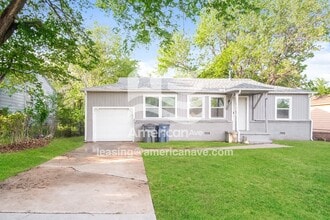 Building Photo - 9 E 49th Pl N