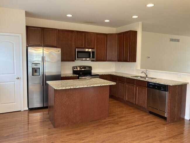 Building Photo - 622 Jacobsen Cir
