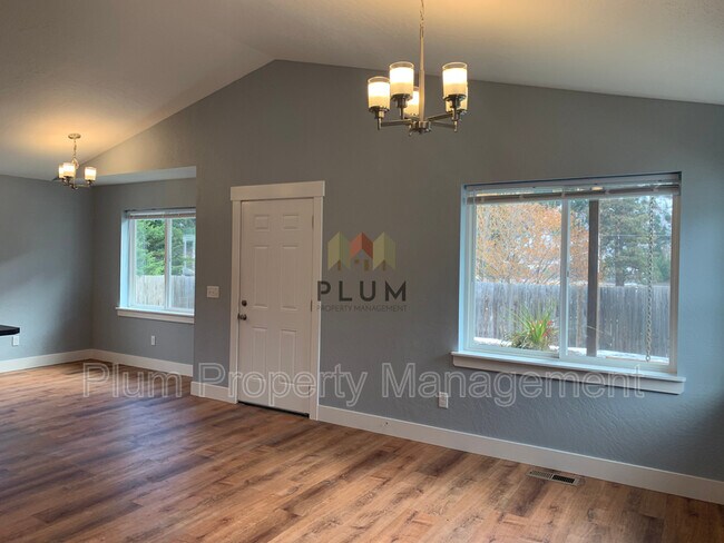 Building Photo - 648 Angels Ct