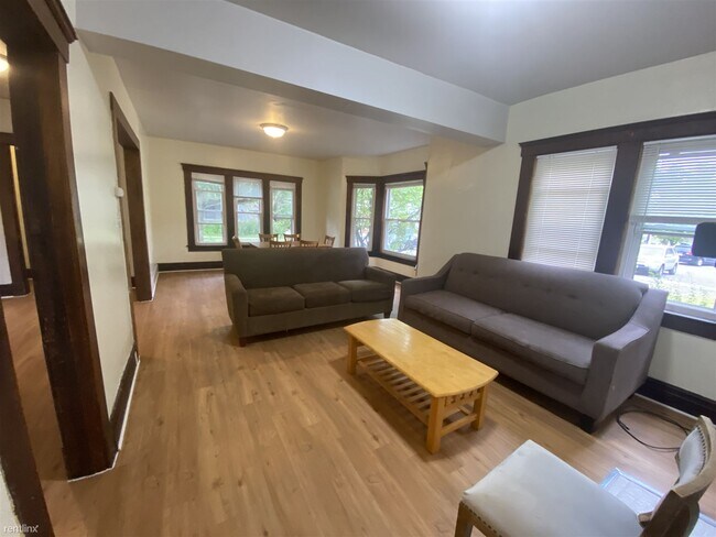 Building Photo - 7 br, 2 bath House - 536 Elm St 536 Elm
