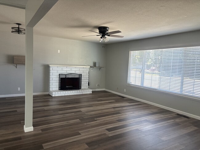 Building Photo - 1816 Fallon Ln