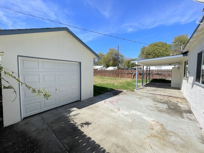 Building Photo - Fully Remodeled Single-Story 3-Bedroom Home in San Bernardino!