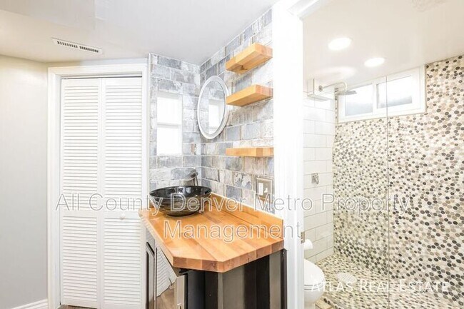 Foto del edificio - 661 Stuart St