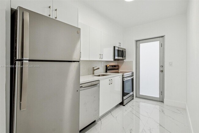 Foto del edificio - 740 82nd St