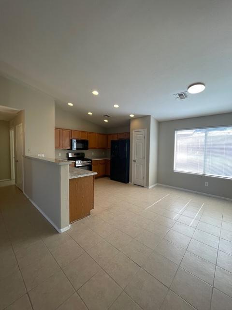 Foto del edificio - HOUSE FOR RENT