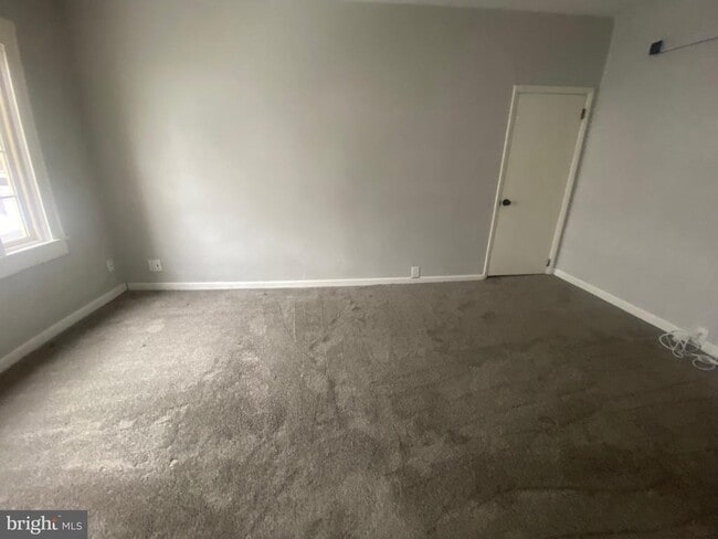 Foto del edificio - 109 N Thomas Ave