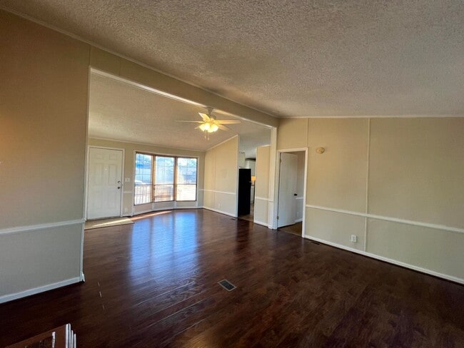 Building Photo - 2419 Elcar Dr