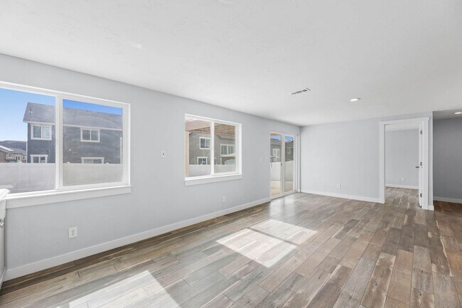 Foto del edificio - 6 Bedroom 3.5 Bathroom House in Saratoga Springs!