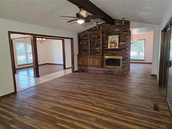 Building Photo - 8100 N Bridgeport Ln