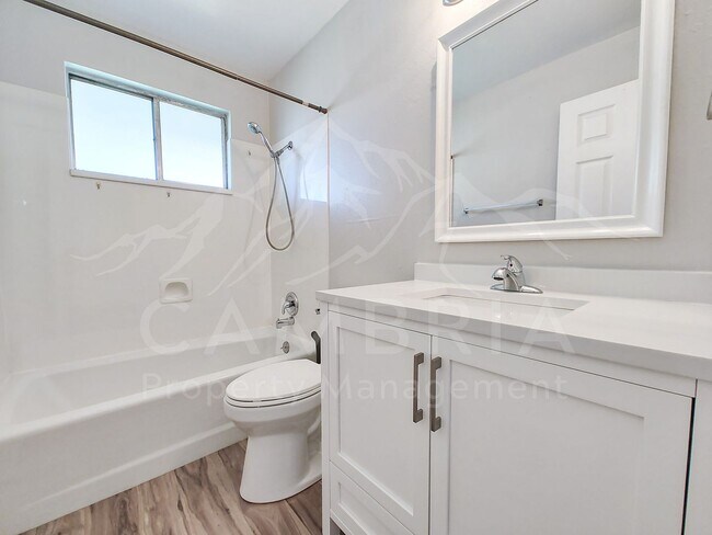 Building Photo - 4 Bedroom Duplex Available in Pleasant Grove