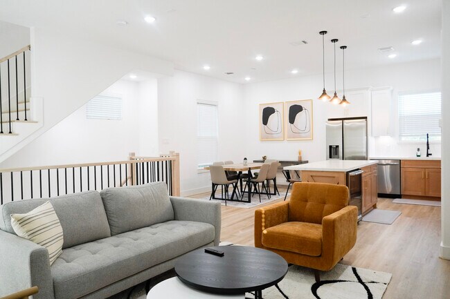 Building Photo - 2706 Cochran St