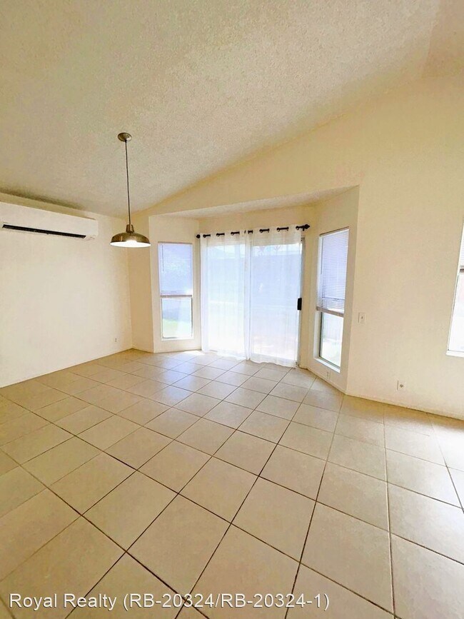Building Photo - 3 br, 2 bath House - 91-112 Puaina Place