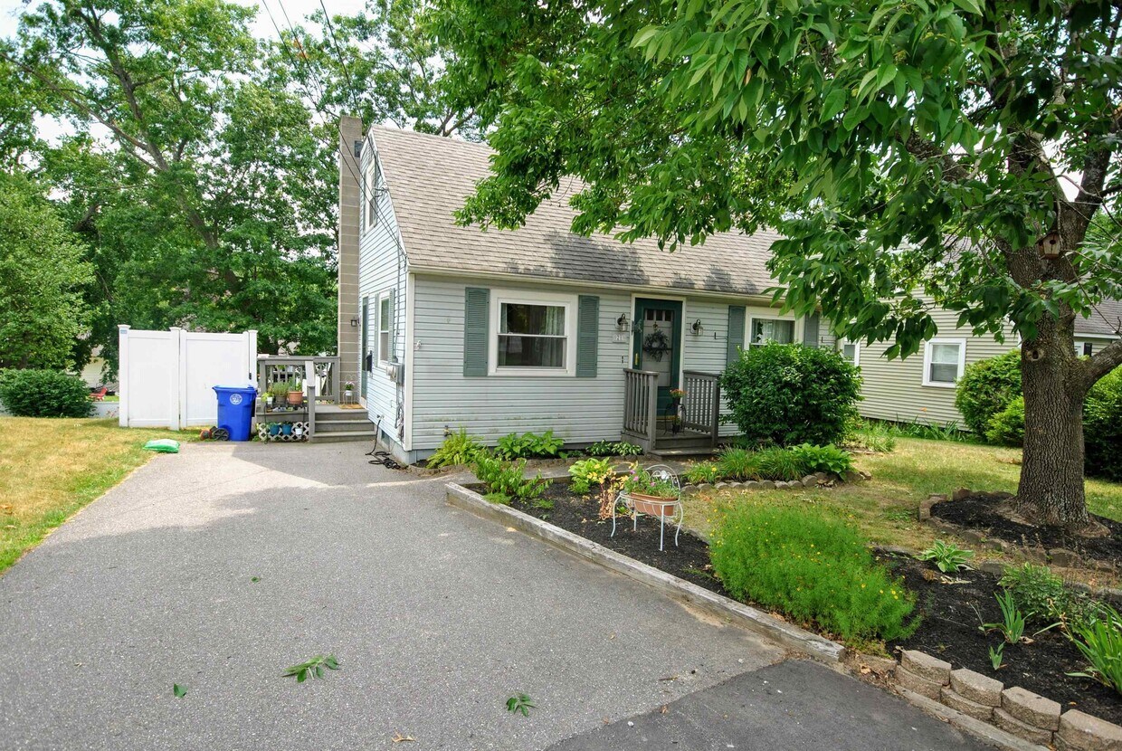 Primary Photo - 21 Boisvert St