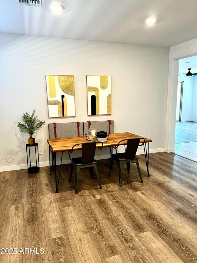 Building Photo - 9846 E Talon Ave