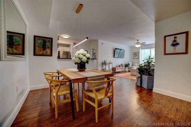 Building Photo - 720 S Sapodilla Ave